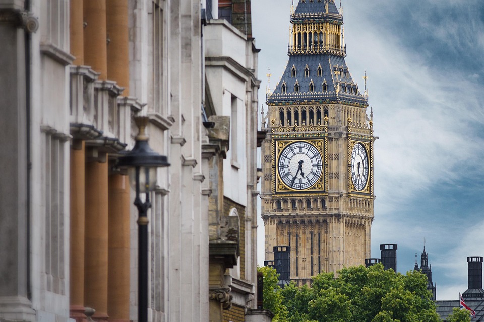 Essential Tips for Building a Professional Network in the UK: Your Ultimate Job Search Guide